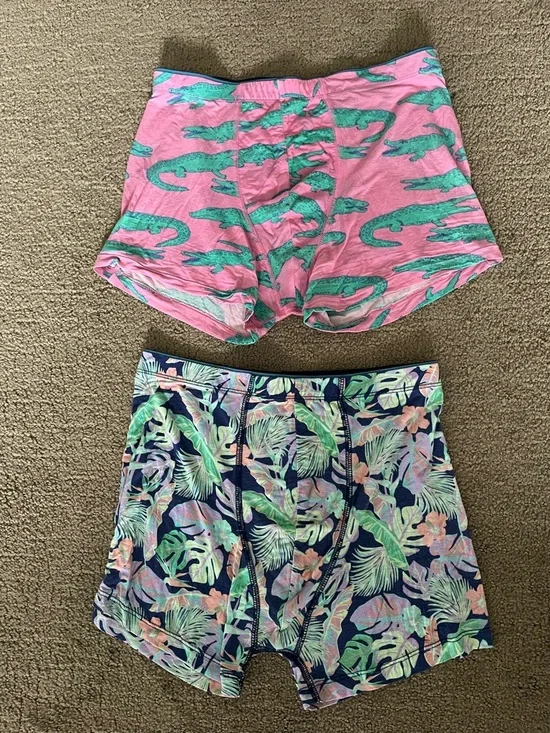 Chubbies boxer briefs
Size small
Tropical Leaf Boxer Briefs
Pink alligator - Picture 1 of 2